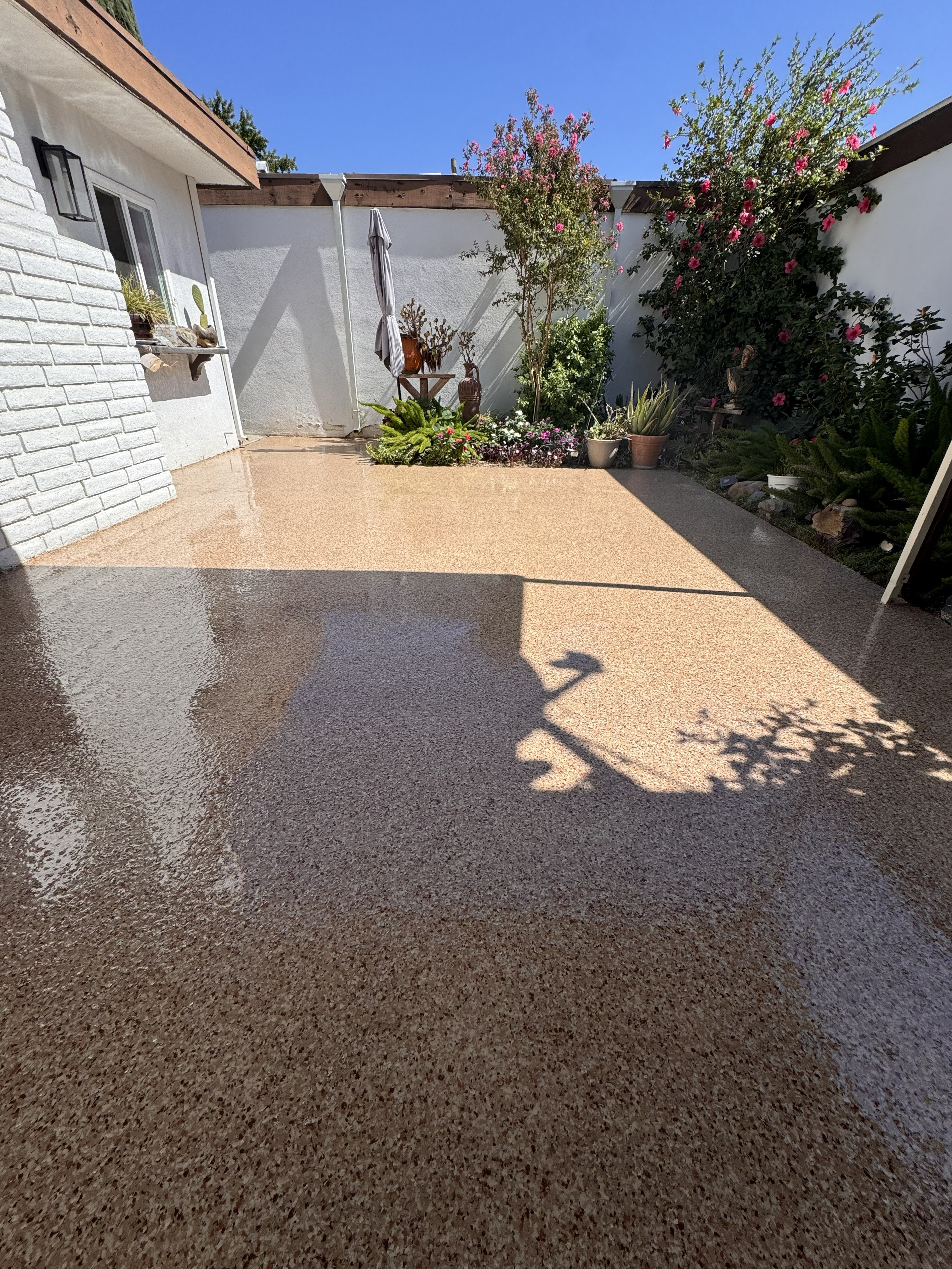 Tan epoxy flake patio with garden